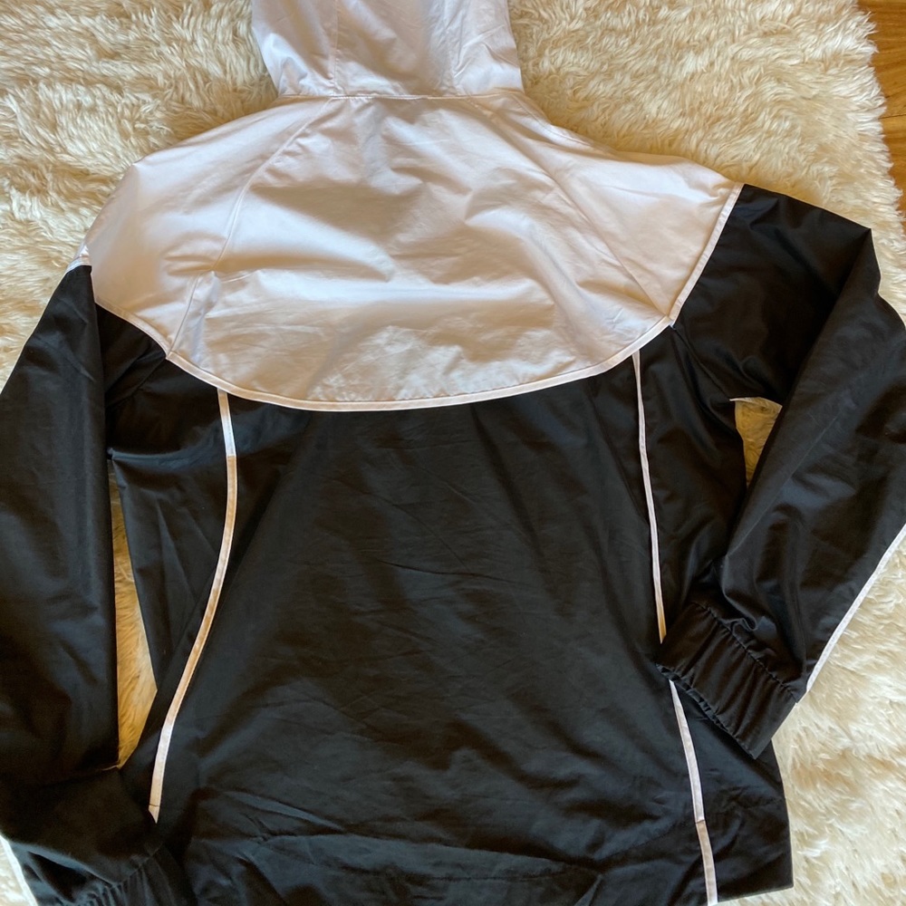 Nike Women's Black and White Jacket - Picture 4 of 5